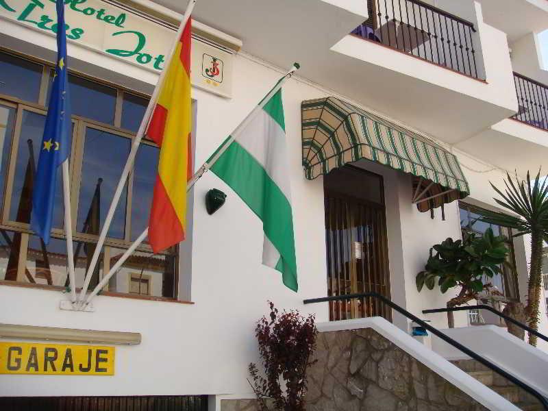 Hotel Tres Jotas Conil Conil De La Frontera Exterior foto
